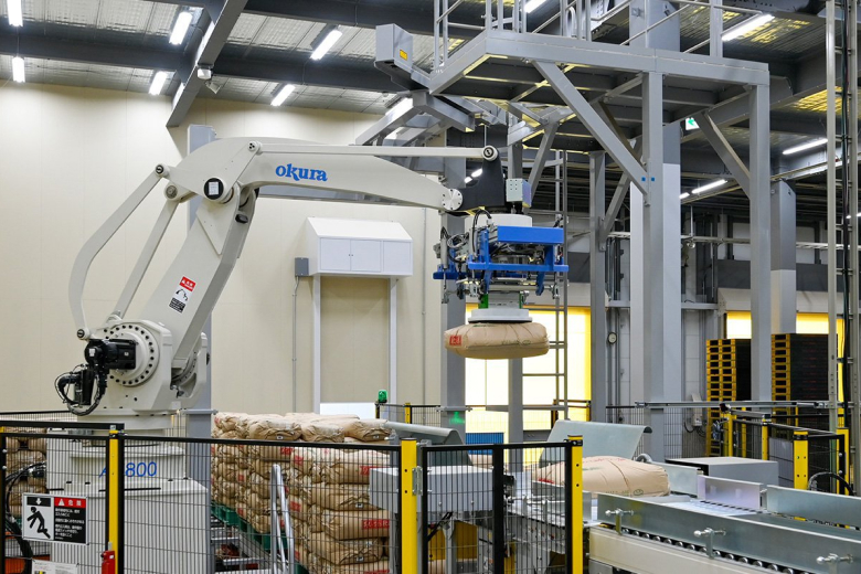 Vision robots demonstrate their power by automating rice bag depalletizing.